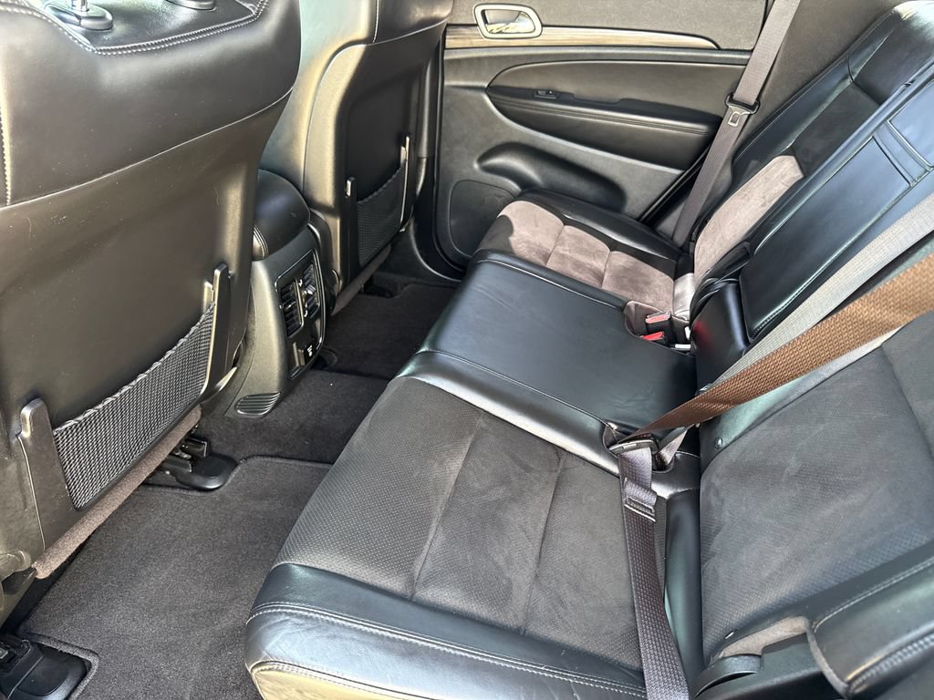 Used 2022 Jeep Grand Cherokee Laredo X RWD image 16
