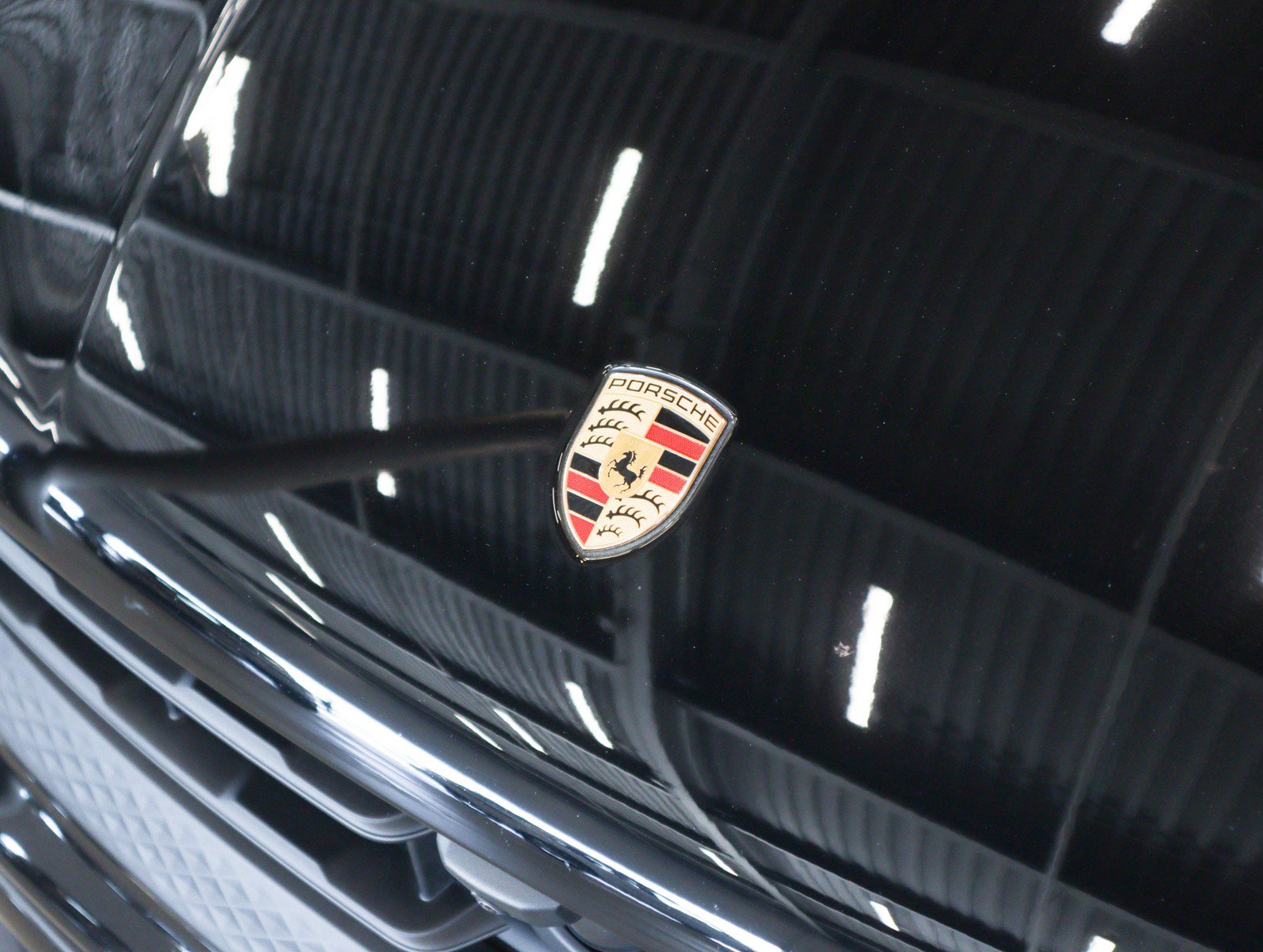 Certified 2023 Porsche Macan AWD/4WD image 25
