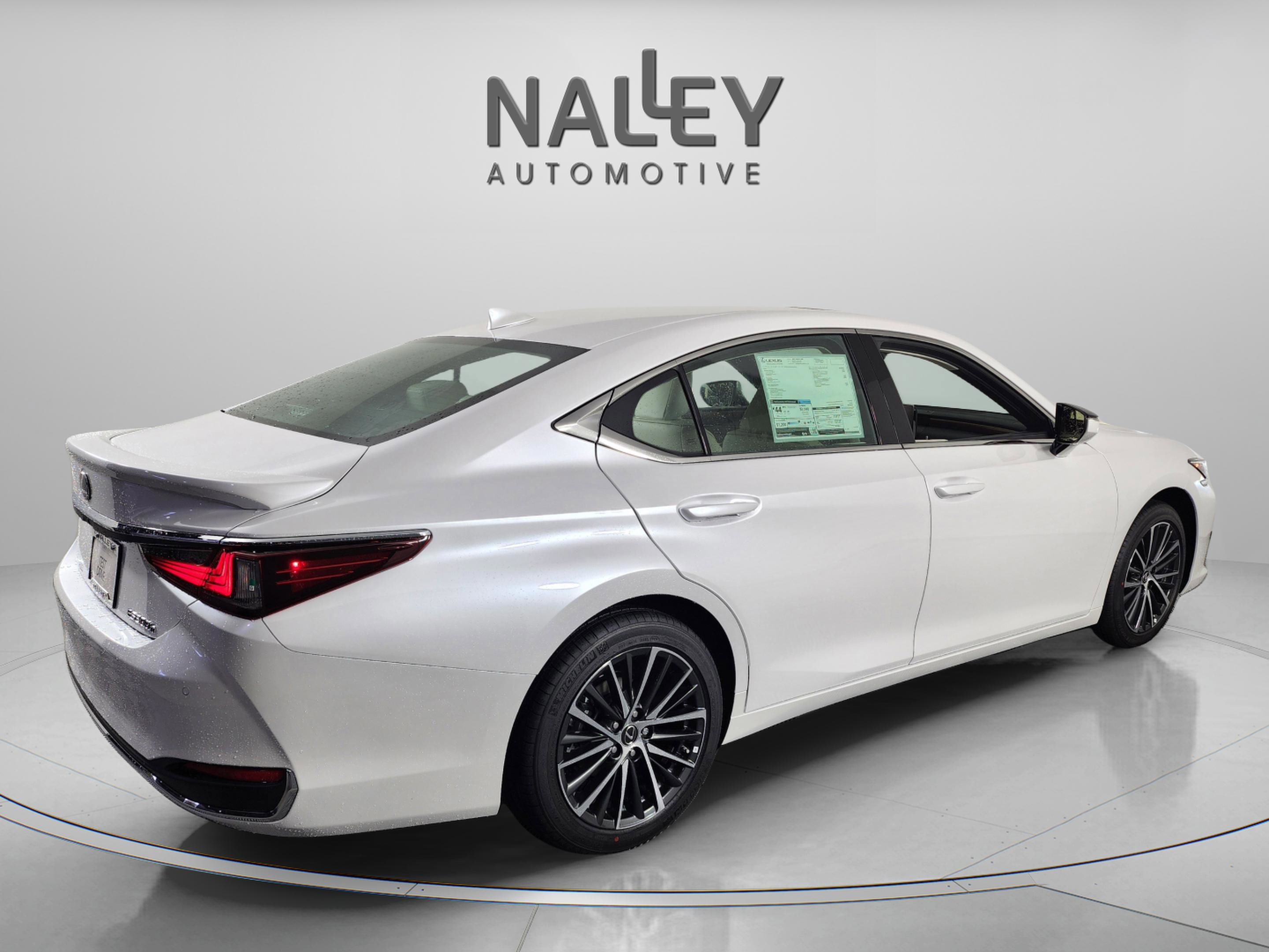 New 2025 Lexus ES 300h w/ Premium Package image 5