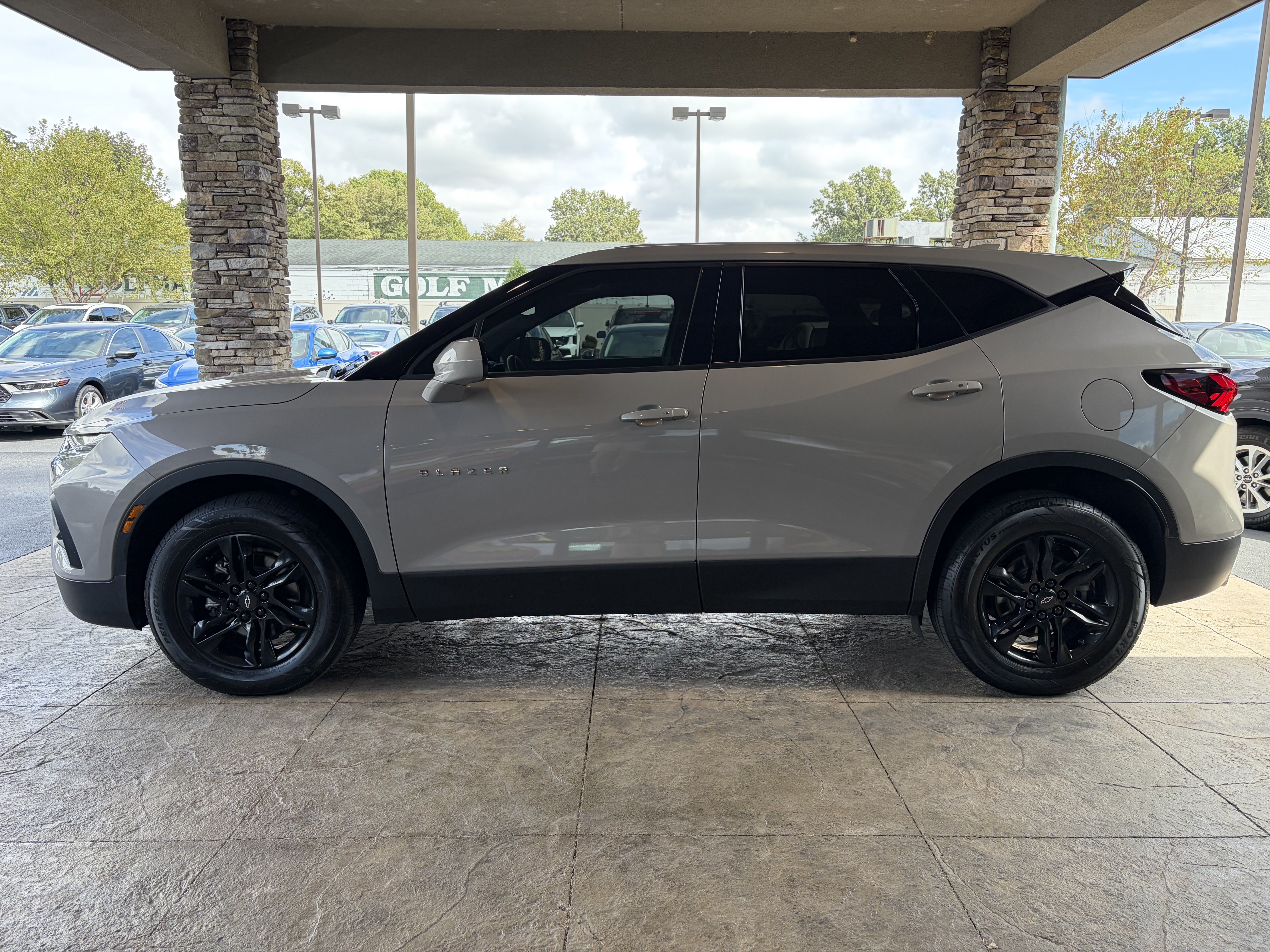 Used 2021 Chevrolet Blazer LT FWD image 9