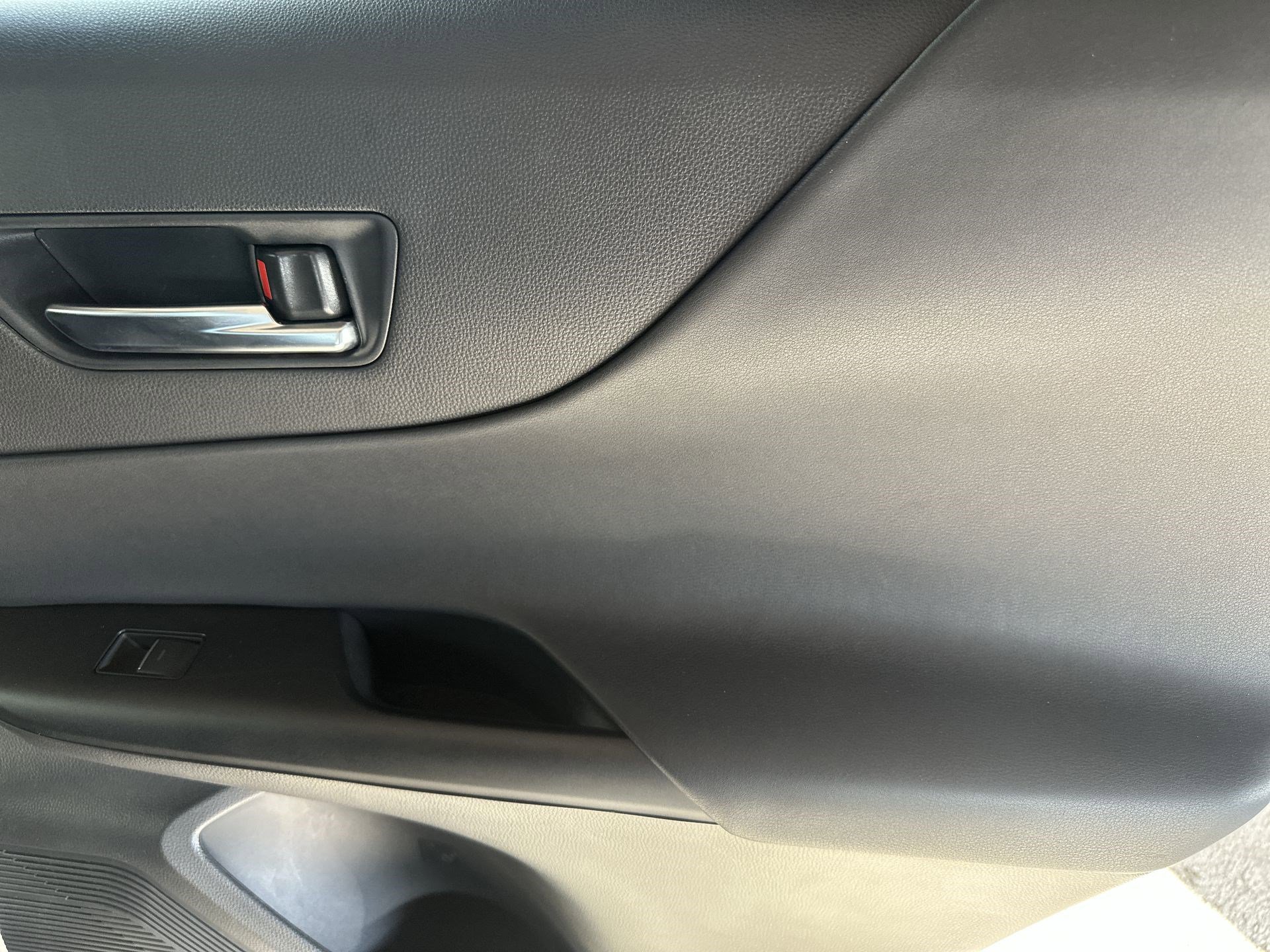 Used 2022 Toyota Venza LE image 26