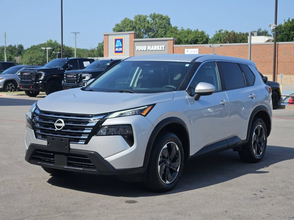 Used 2024 Nissan Rogue SV AWD/4WD image 2