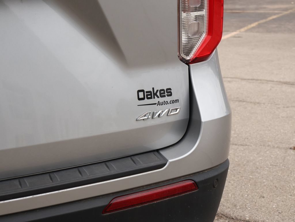 Used 2022 Ford Explorer XLT w/ Equipment Group 202A AWD/4WD image 4