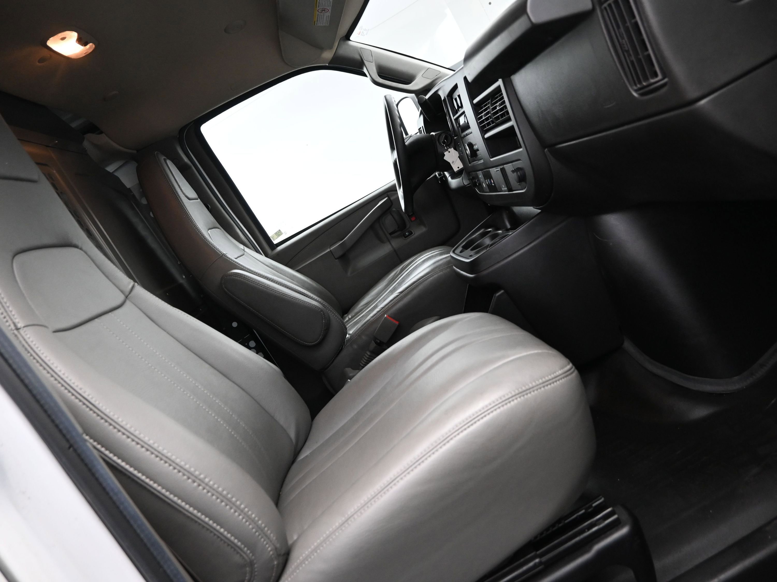 Used 2022 Chevrolet Express 2500 w/ Driver Convenience Package image 13