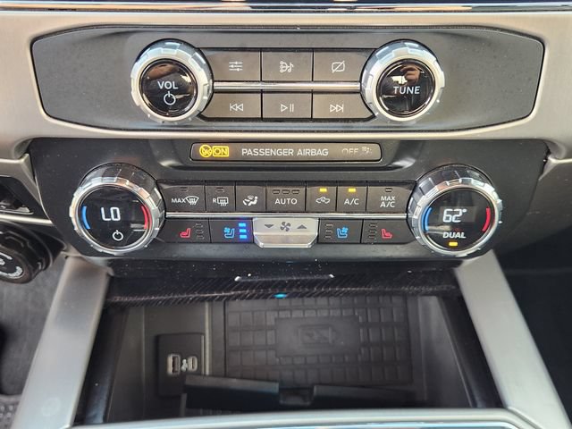 Used 2022 Ford F250 Platinum w/ FX4 Off-Road Package AWD/4WD image 18