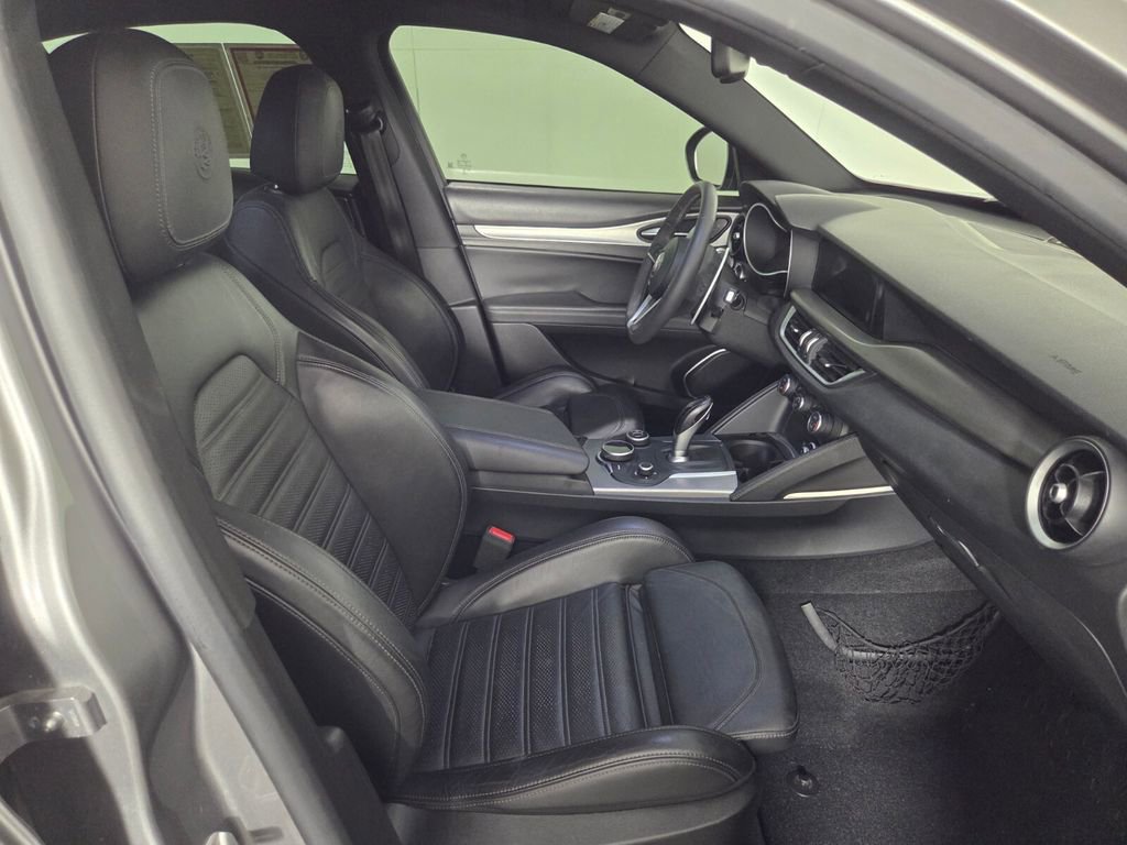 Used 2019 Alfa Romeo Stelvio Ti Sport w/ Quick Order Package 22S Sport AWD/4WD image 28