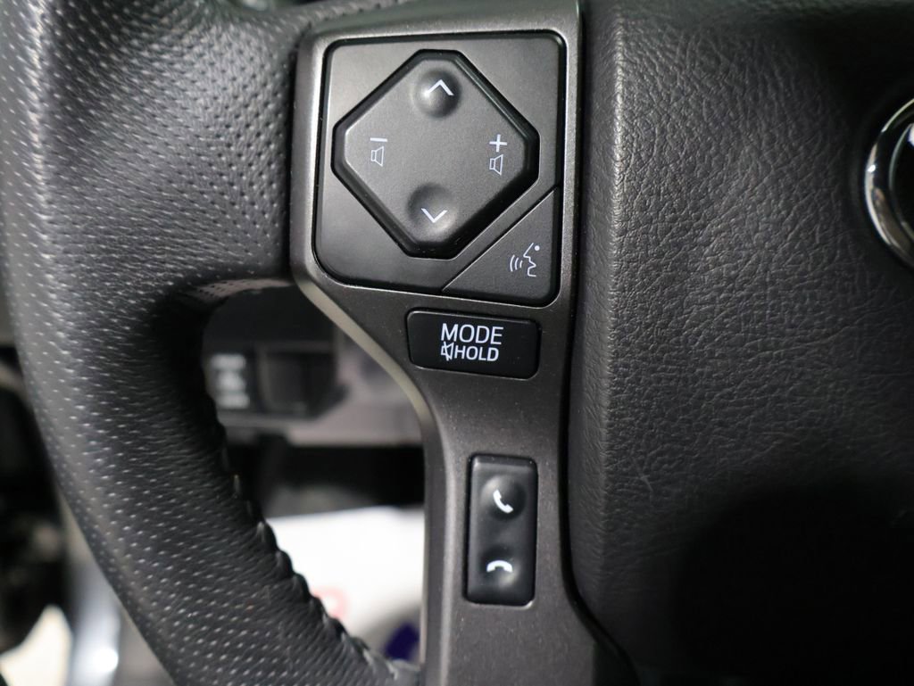 Used 2022 Toyota Tacoma TRD Off-Road w/ Technology Package image 32