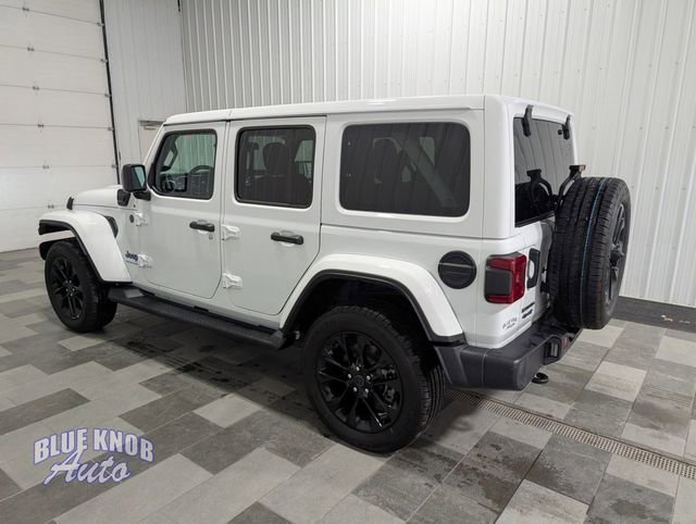 Used 2025 Jeep Wrangler Unlimited Sahara AWD/4WD image 2