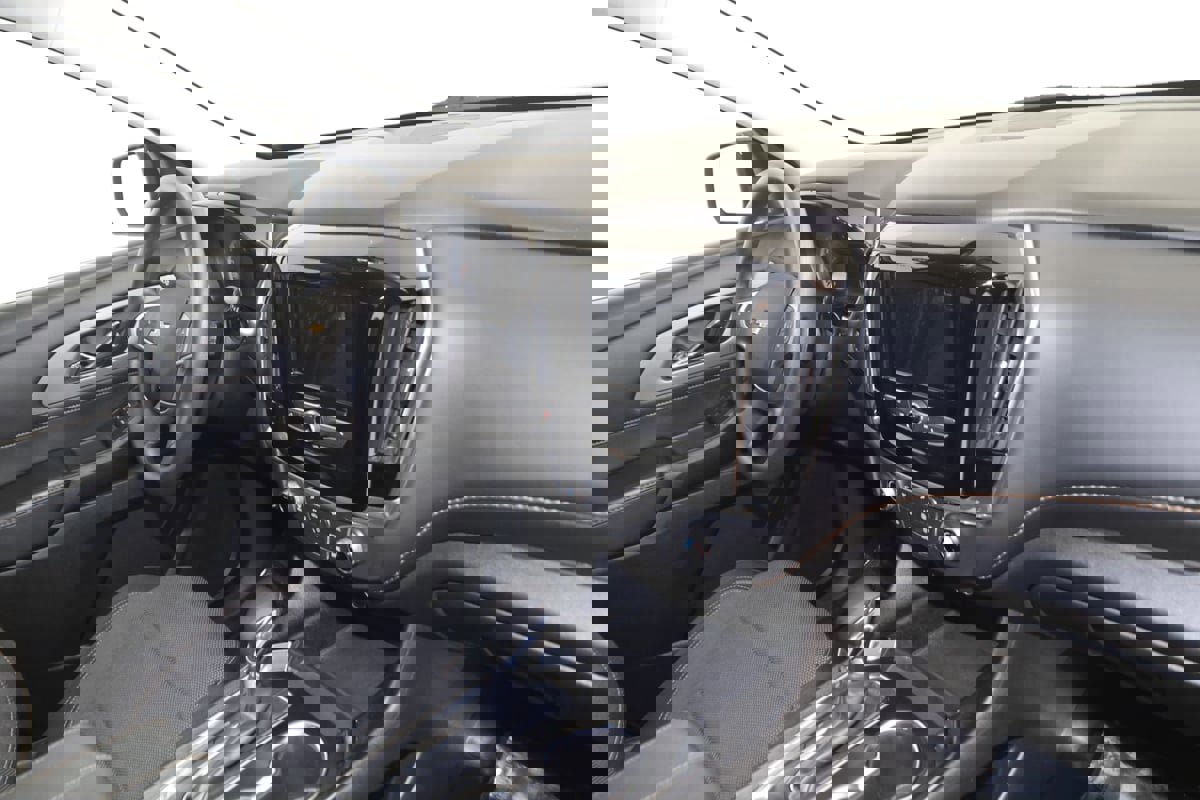 Used 2021 Chevrolet Traverse LS AWD/4WD image 36