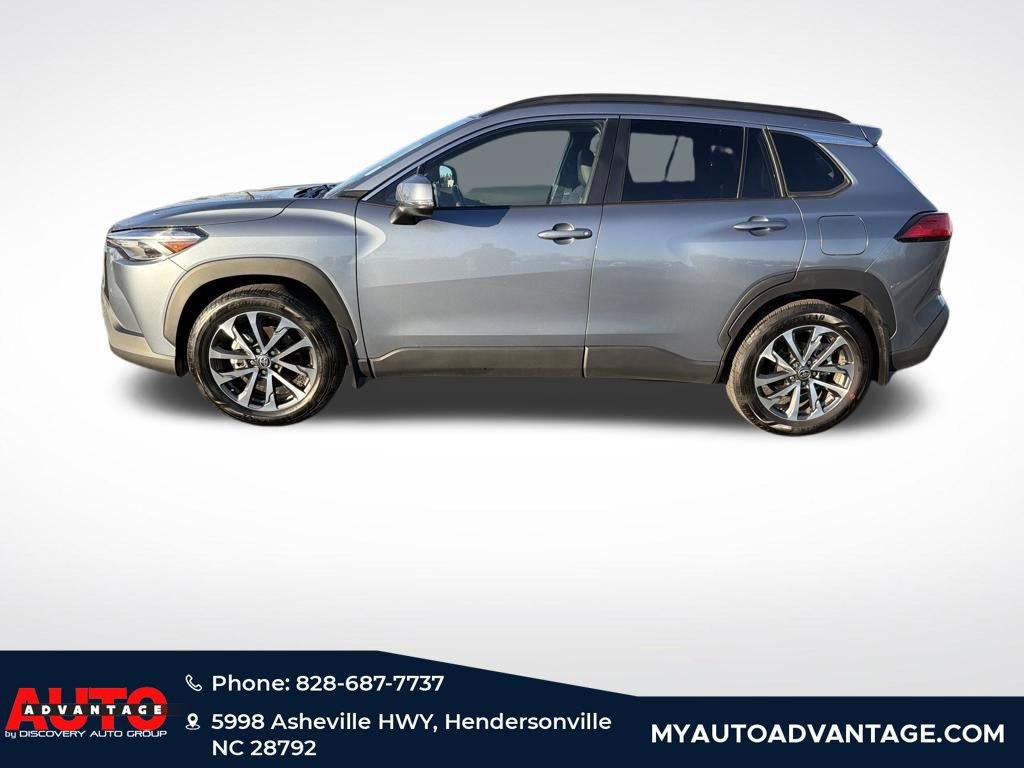 Used 2023 Toyota Corolla Cross XLE w/ Convenience Package image 9