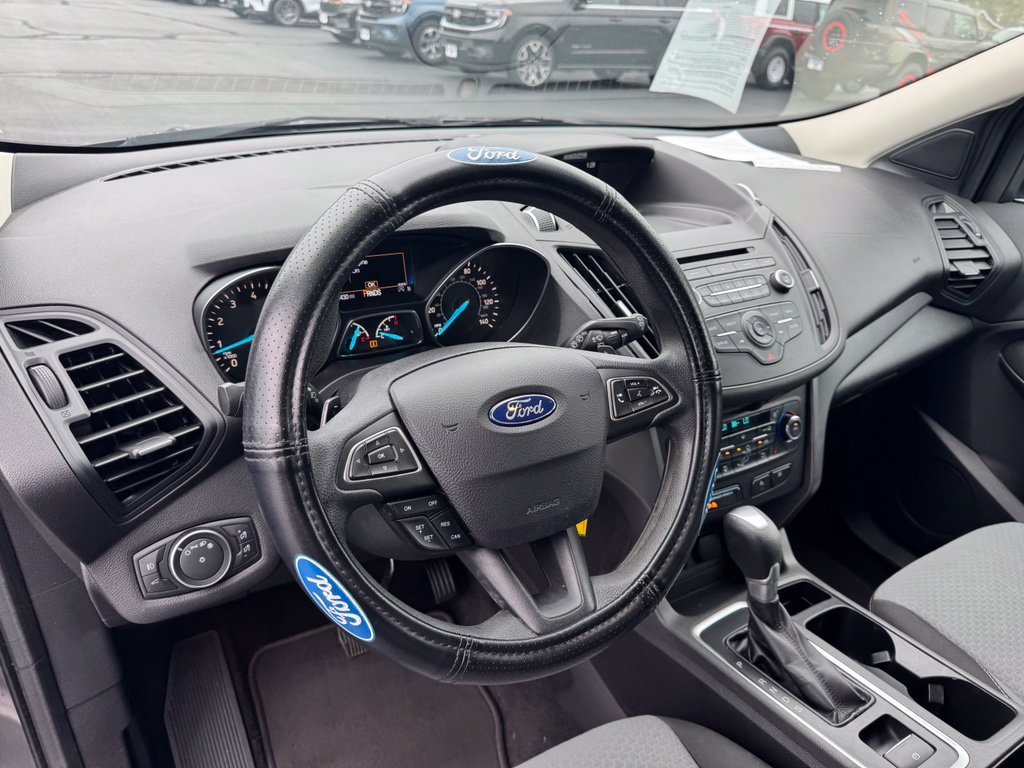 Used 2017 Ford Escape SE w/ SE Cold Weather Package FWD image 7