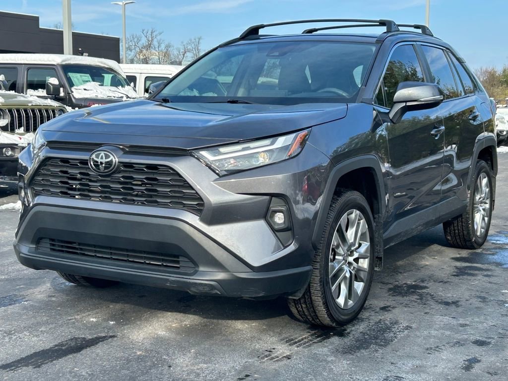 Used 2022 Toyota RAV4 XLE Premium image 3