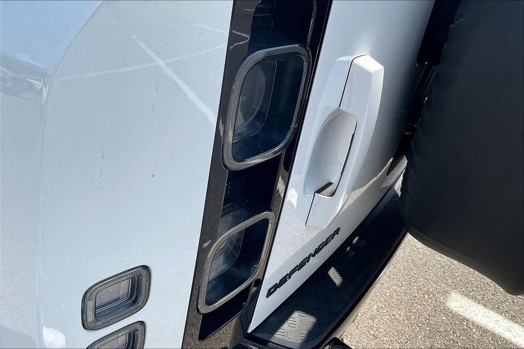 Used 2025 Land Rover Defender 110 V8 image 21