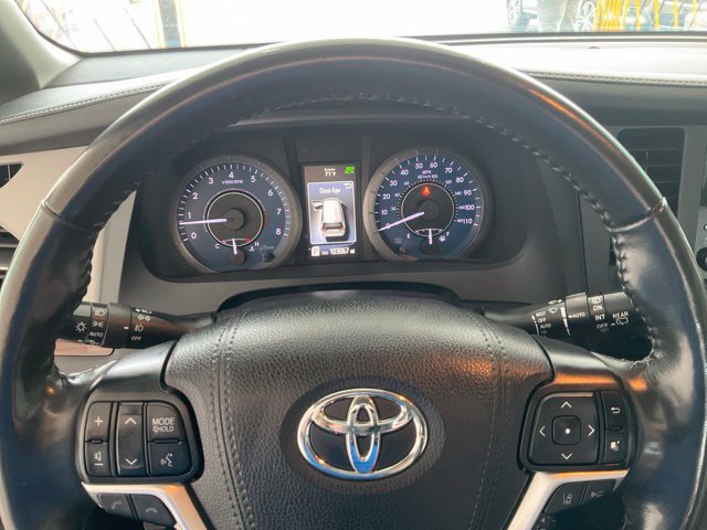 Used 2020 Toyota Sienna Limited Premium FWD image 7
