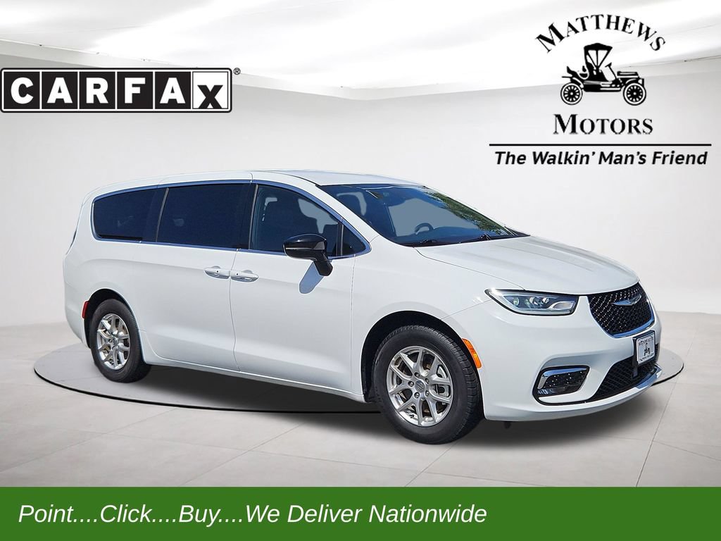 Used 2025 Chrysler Pacifica Select FWD image 1