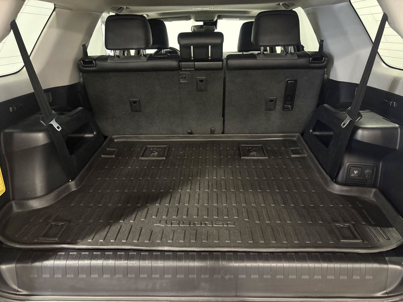 Used 2021 Toyota 4Runner SR5 Premium w/ Moonroof Package AWD/4WD image 37
