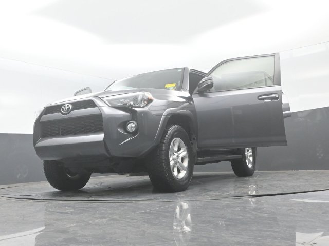 Used 2018 Toyota 4Runner SR5 AWD/4WD image 33