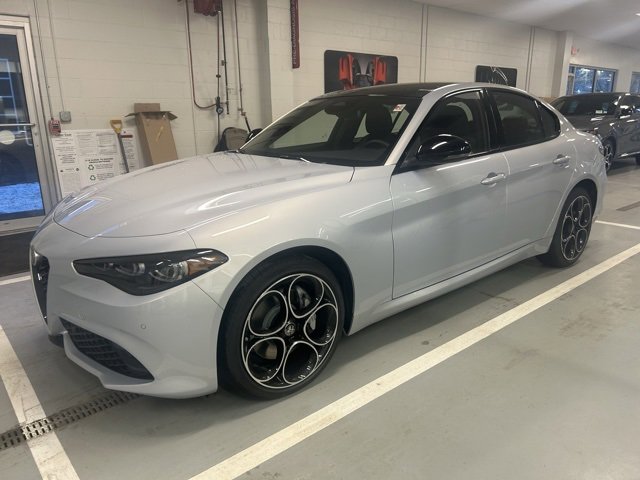 New 2025 Alfa Romeo Giulia AWD w/ Driving Assist Package image 8