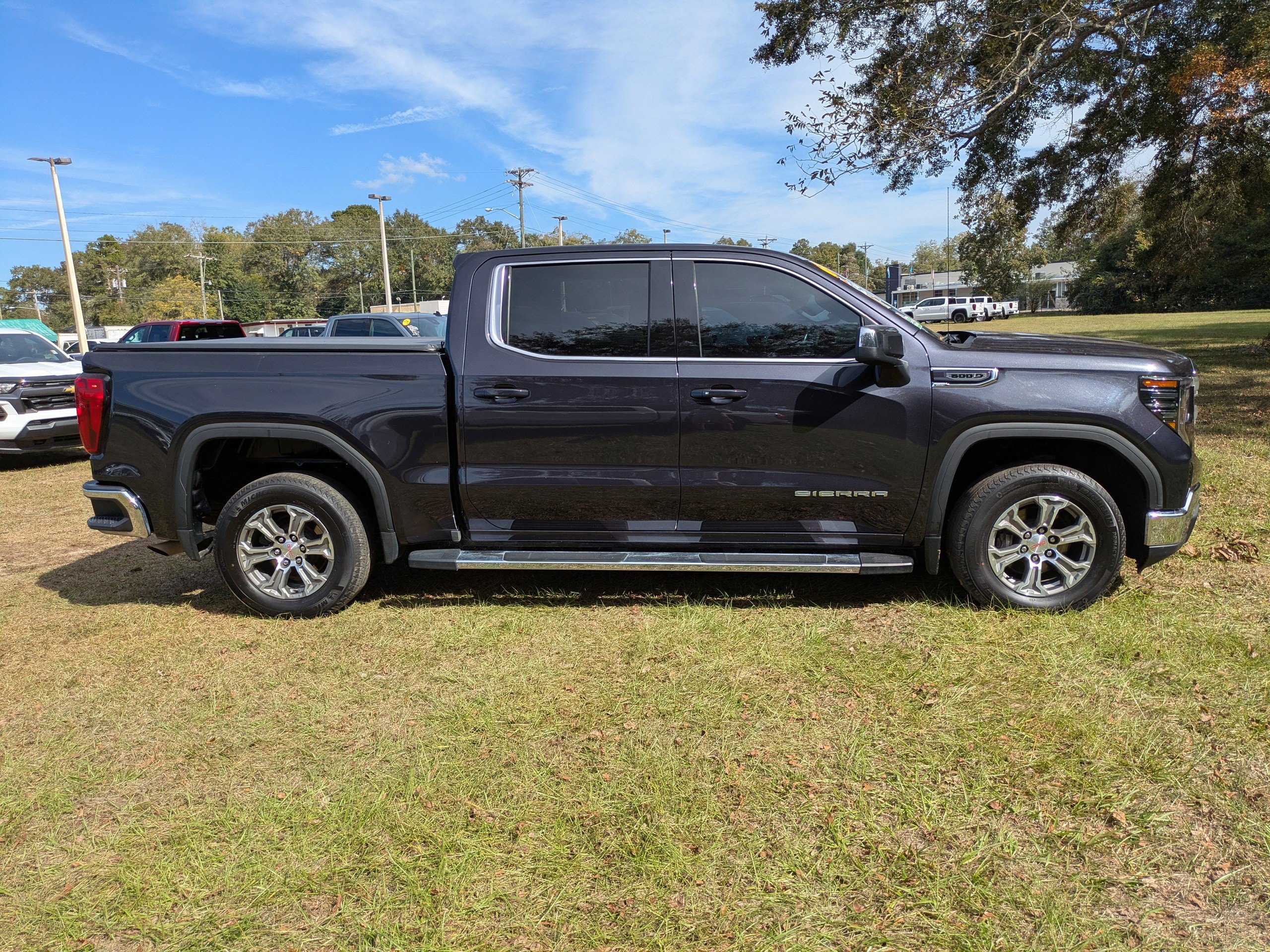 Used 2022 GMC Sierra 1500 SLE image 3
