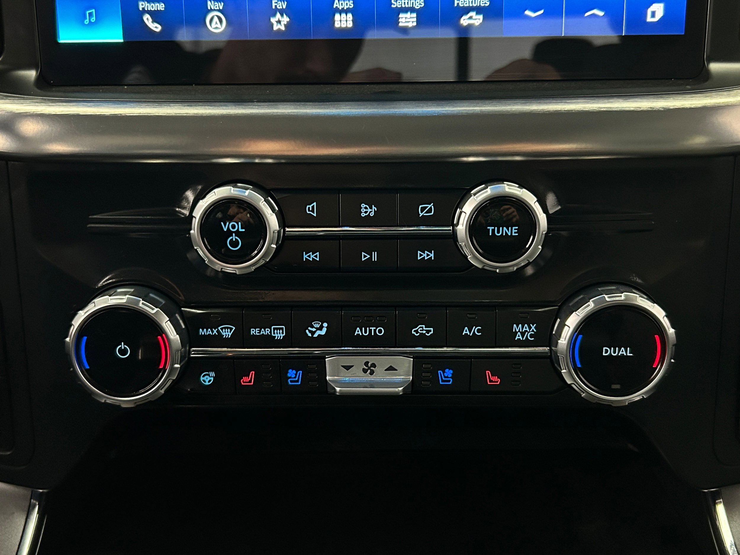 Used 2022 Ford F150 Lariat w/ Equipment Group 502A High AWD/4WD image 9