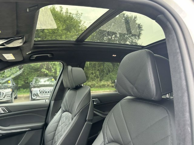 Used 2026 BMW X7 xDrive40i w/ M Sport Package AWD/4WD image 27