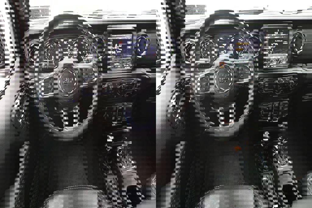 Used 2022 Jeep Wrangler Unlimited Sahara w/ Cold Weather Group image 13