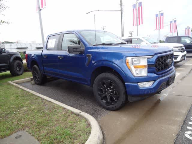 Certified 2022 Ford F150 XL w/ STX Black Appearance Package AWD/4WD image 4