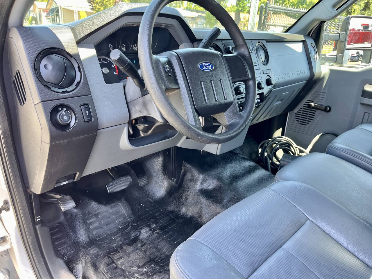 Used 2014 Ford F550 2WD Regular Cab Super Duty image 21