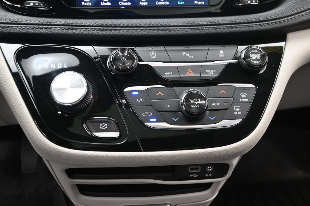 Used 2018 Chrysler Pacifica Limited FWD image 25