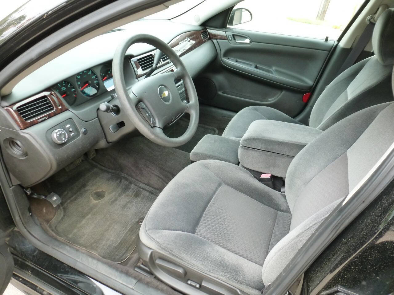 Used 2014 Chevrolet Impala Limited LS image 9