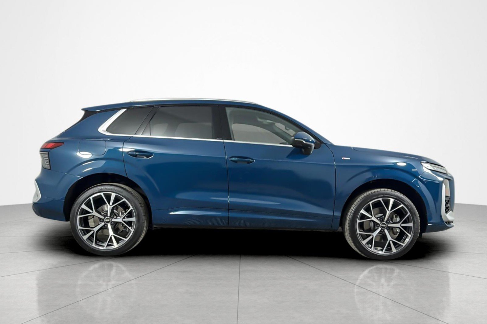 New 2026 Audi Q3 quattro 2.0T AWD/4WD image 7