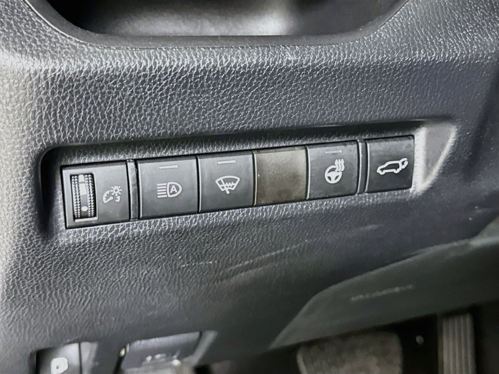 Used 2022 Toyota RAV4 XLE w/ Convenience Package AWD/4WD image 11