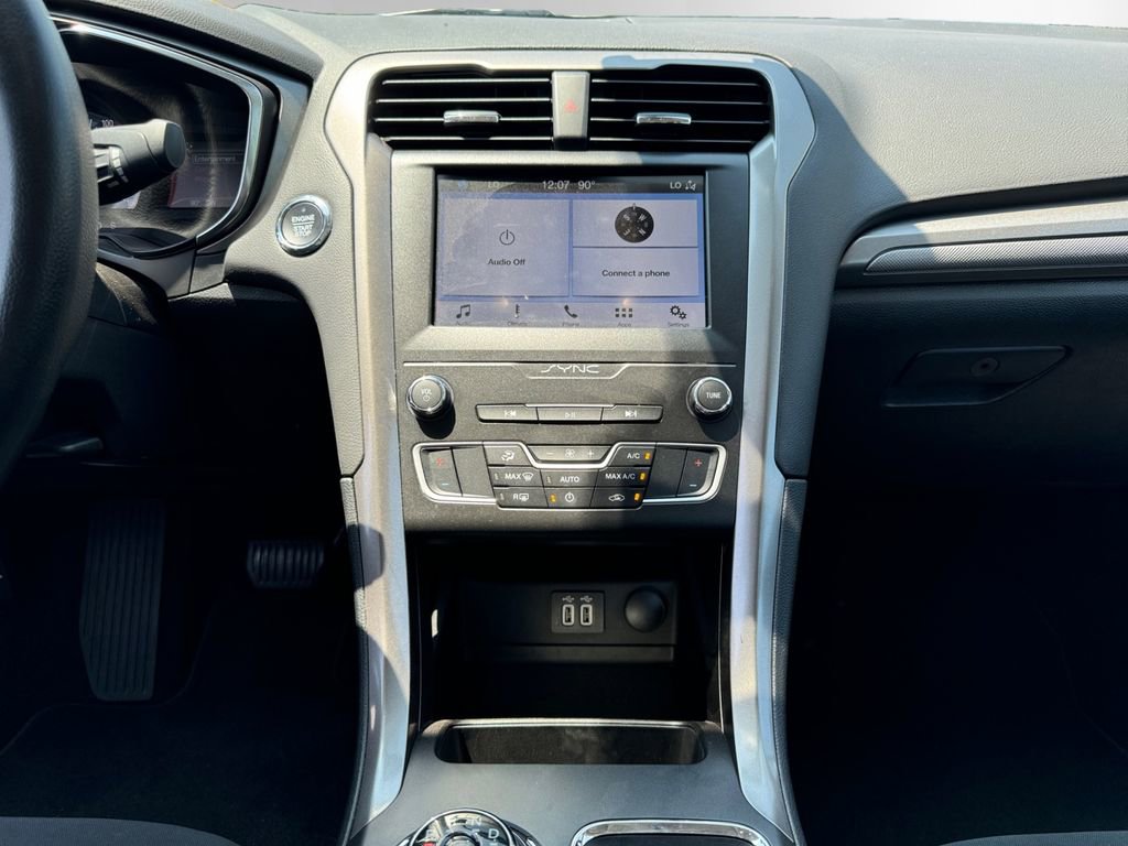 Used 2019 Ford Fusion SE image 11