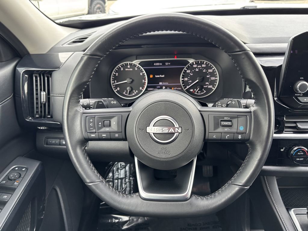 Used 2025 Nissan Pathfinder SV AWD/4WD image 15