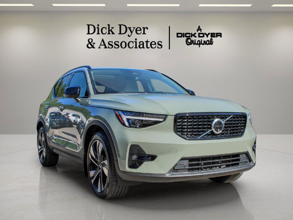 Certified 2025 Volvo XC40 B5 Ultra w/ Protection Package Premier