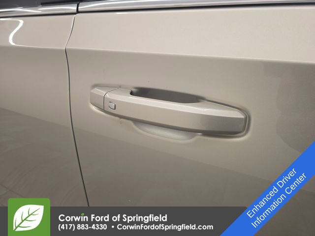 Used 2023 Chevrolet Suburban LT image 8