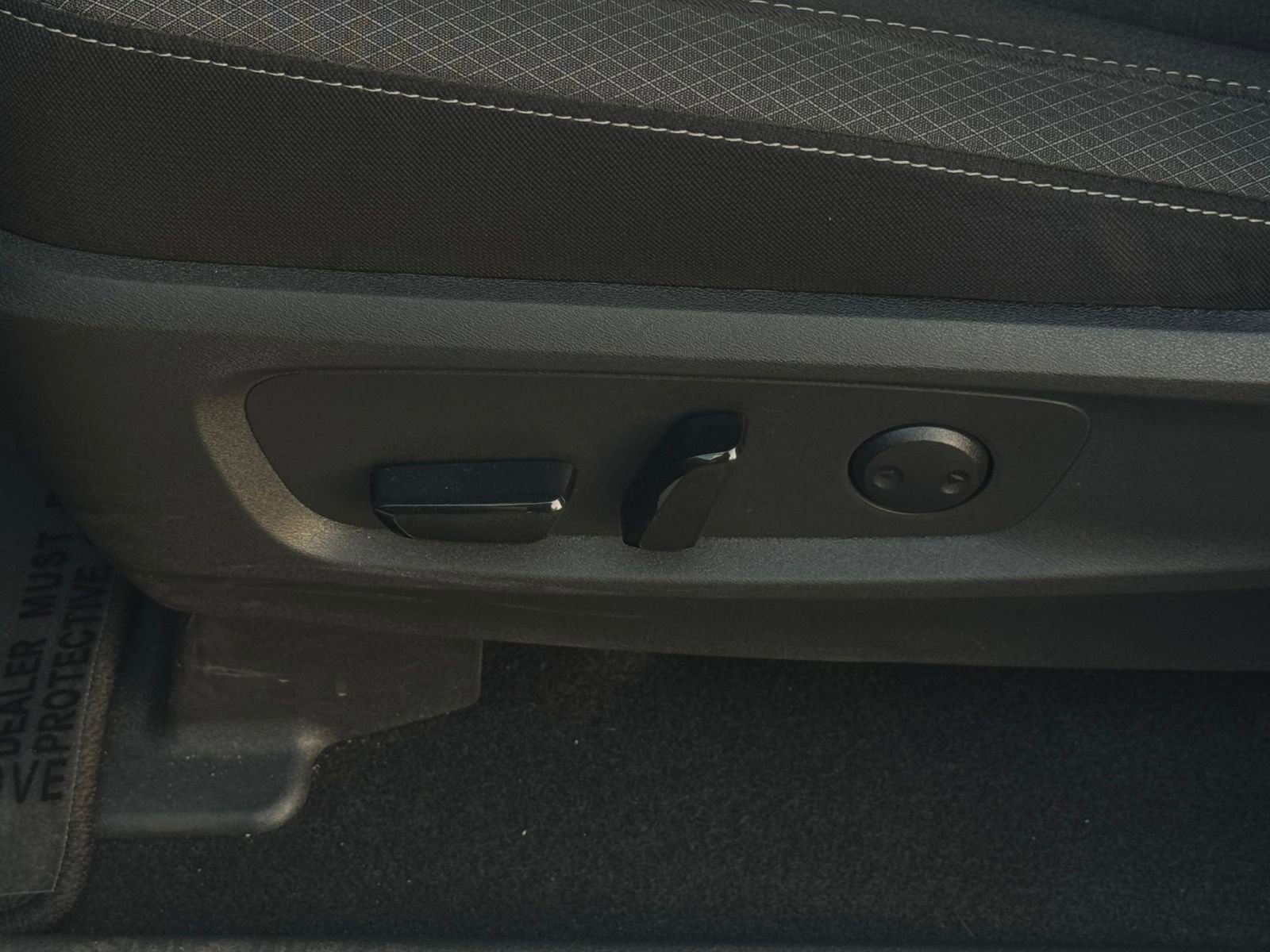 Used 2025 Nissan Pathfinder SV image 24