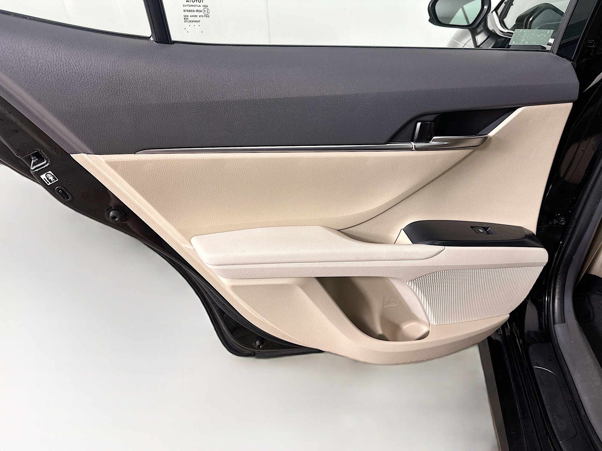 Used 2018 Toyota Camry LE FWD image 25