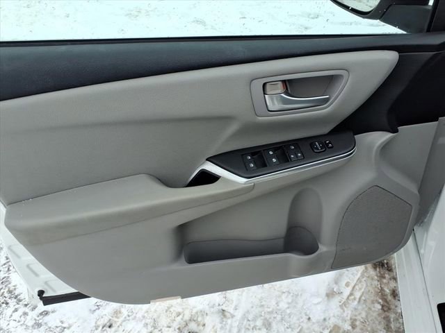 Used 2016 Toyota Camry LE FWD image 12