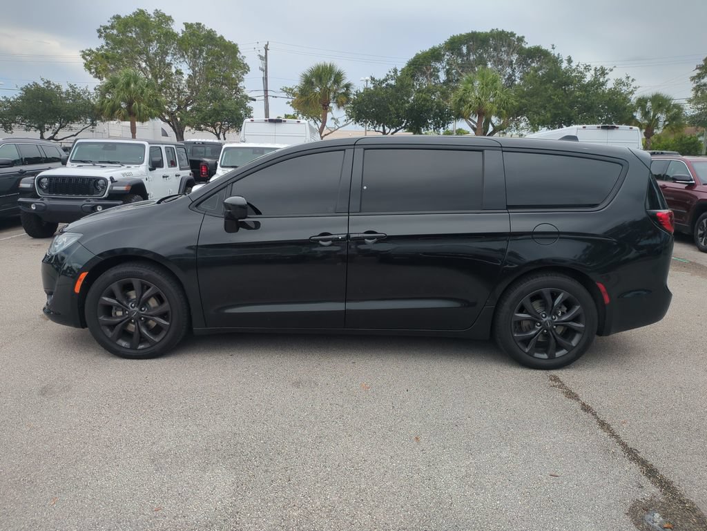 Used 2020 Chrysler Pacifica Touring w/ Advanced Safetytec Group FWD image 9