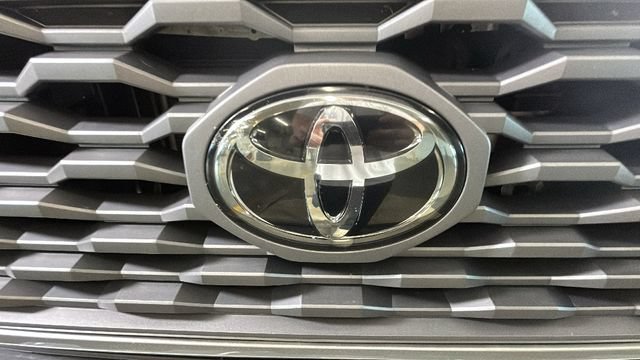 Used 2022 Toyota Tacoma TRD Sport w/ TRD Premium Sport Package AWD/4WD image 8