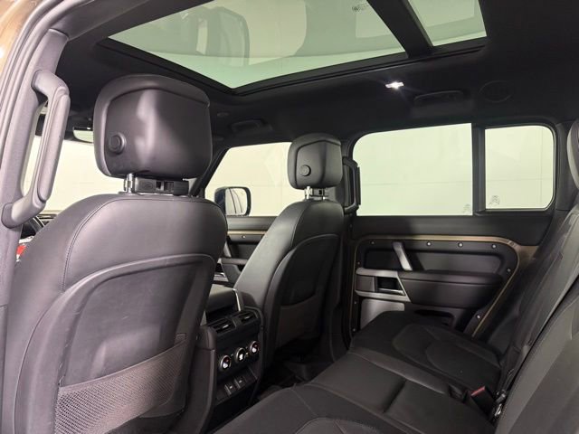 Used 2023 Land Rover Defender 130 X-Dynamic SE image 20