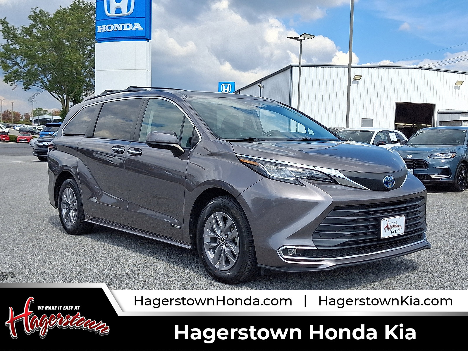 Used 2021 Toyota Sienna XLE
