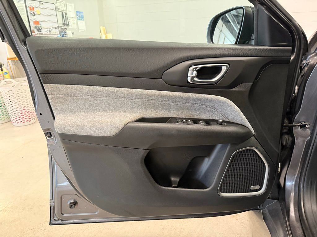 Used 2022 Jeep Compass Latitude w/ Sun and Sound Group image 18