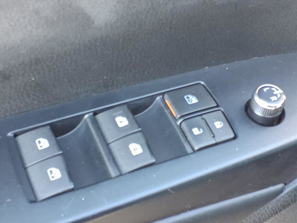 Used 2017 Toyota Highlander SE image 18