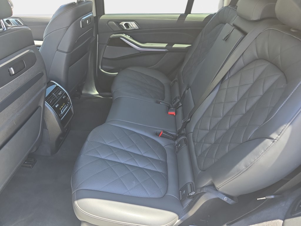 Used 2024 BMW X7 xDrive40i w/ Premium Package AWD/4WD image 19