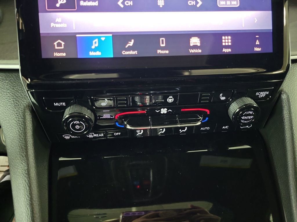 New 2025 Jeep Grand Cherokee L Limited w/ Black Appearance Package image 23