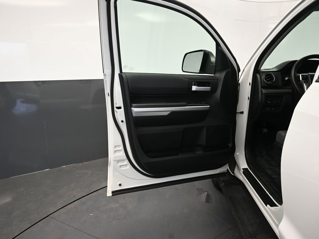 Used 2016 Toyota Tundra SR5 w/ SR5 Upgrade Package image 24