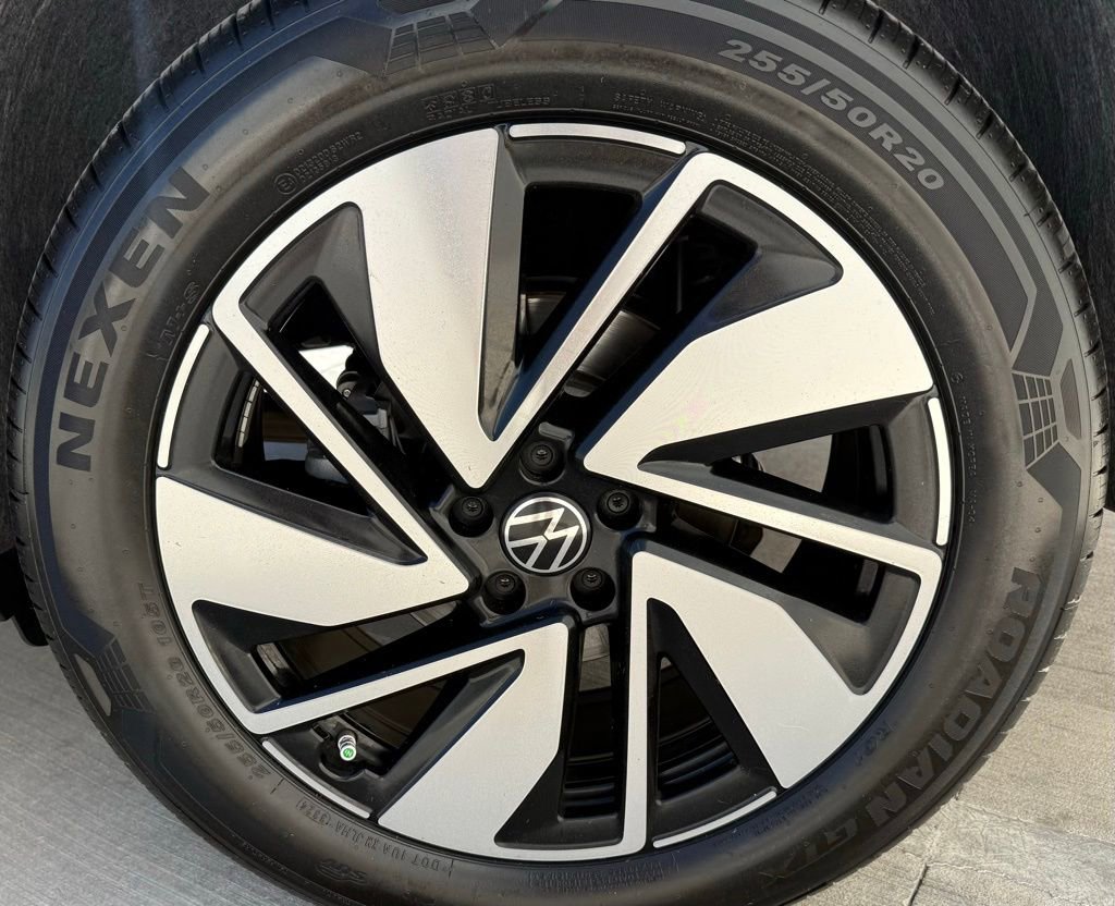 Used 2025 Volkswagen Atlas SEL AWD/4WD image 6