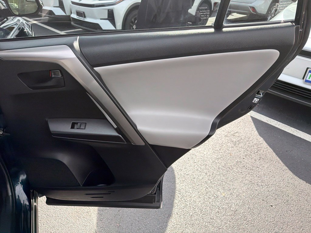 Certified 2018 Toyota RAV4 LE AWD/4WD image 13